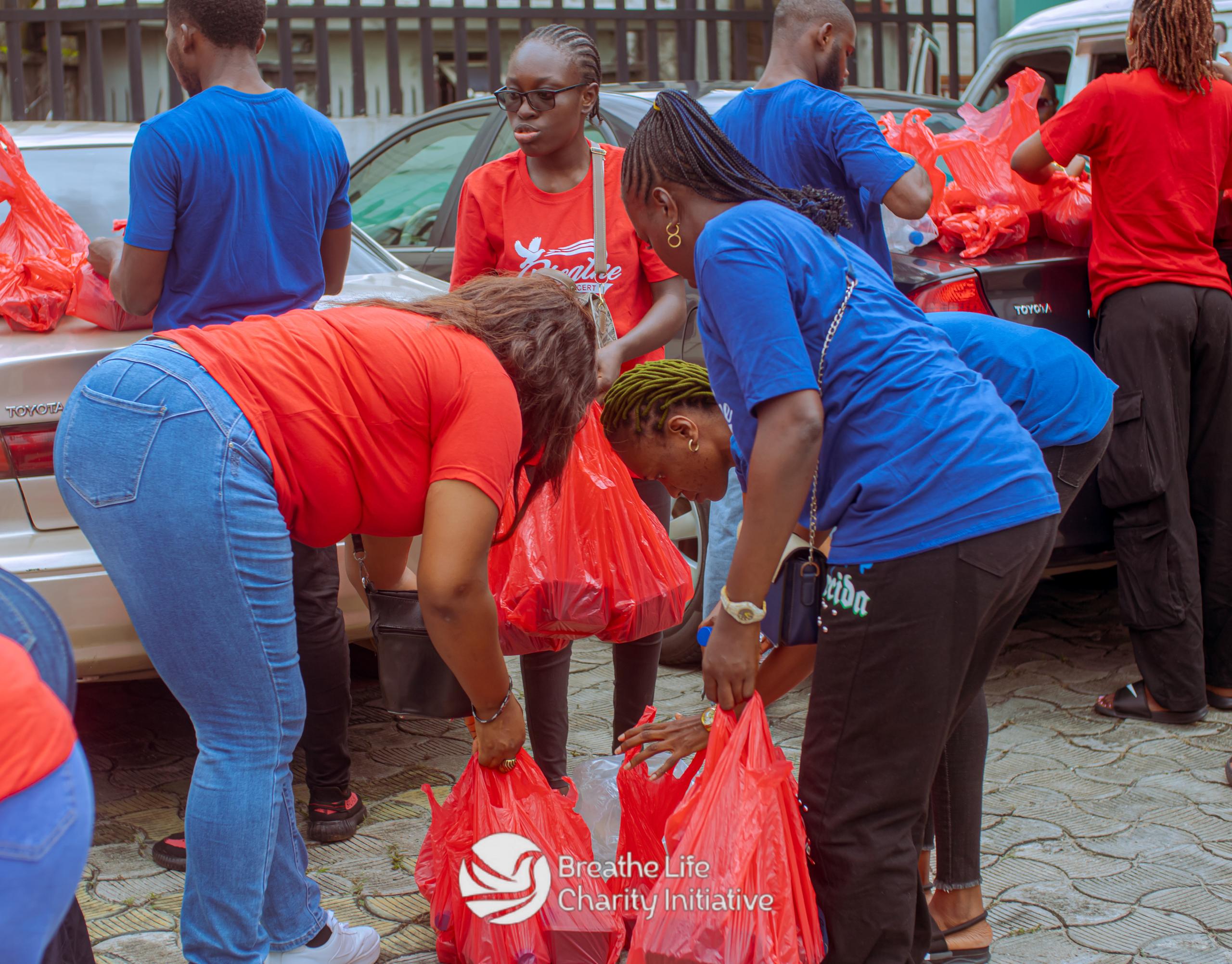 Street Feeding. Port Harcourt, Nigeria September 2024 17
